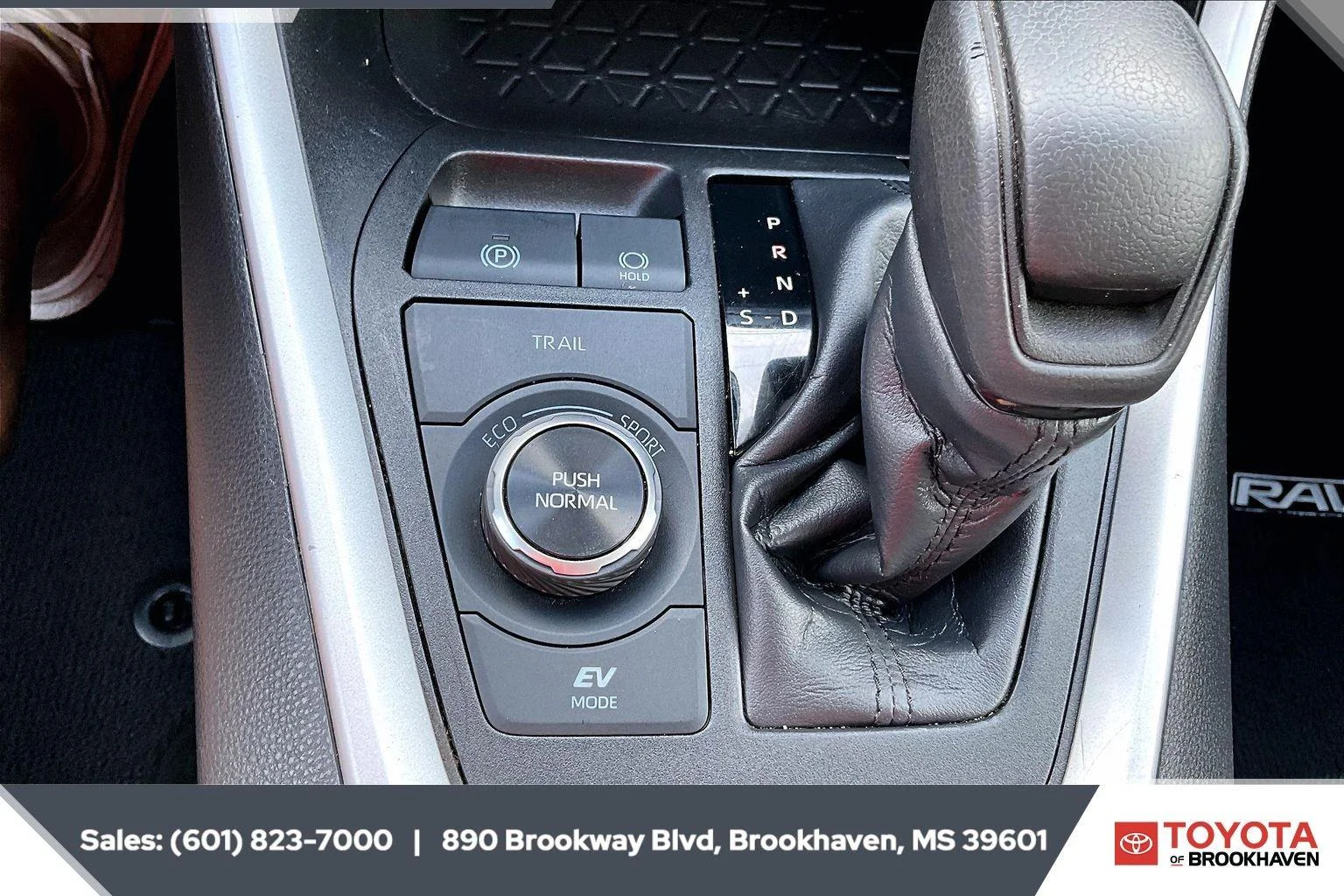 Used 2022 Midnight Black Metallic Toyota Hybrid XLE image 25