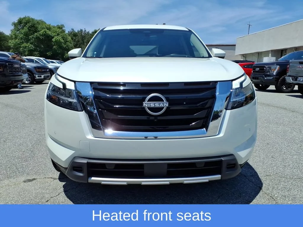 Used 2023 White Nissan Platinum 4WD image 28
