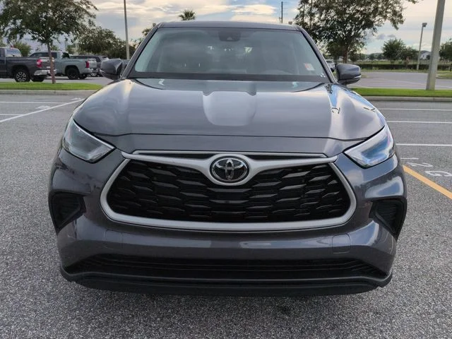 Used 2023 Gray Toyota L image 9