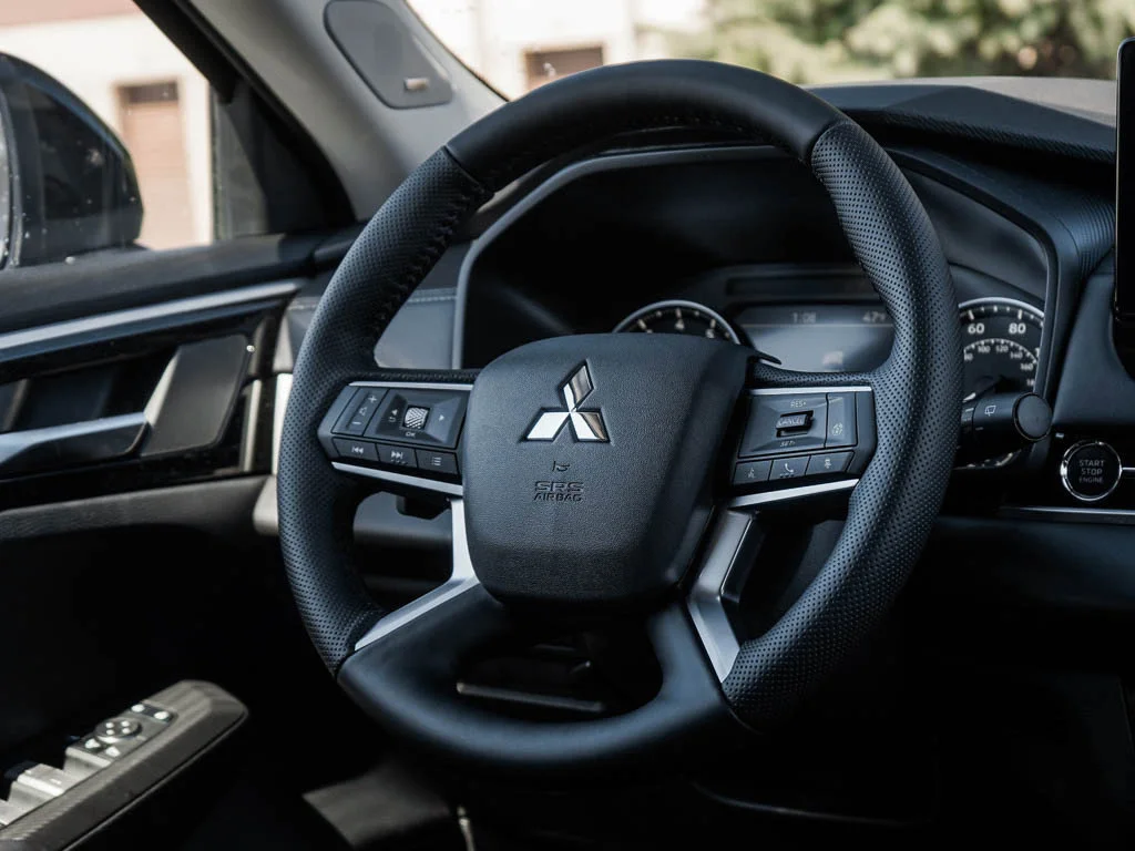 New 2026 Black Diamond Mitsubishi SE image 15