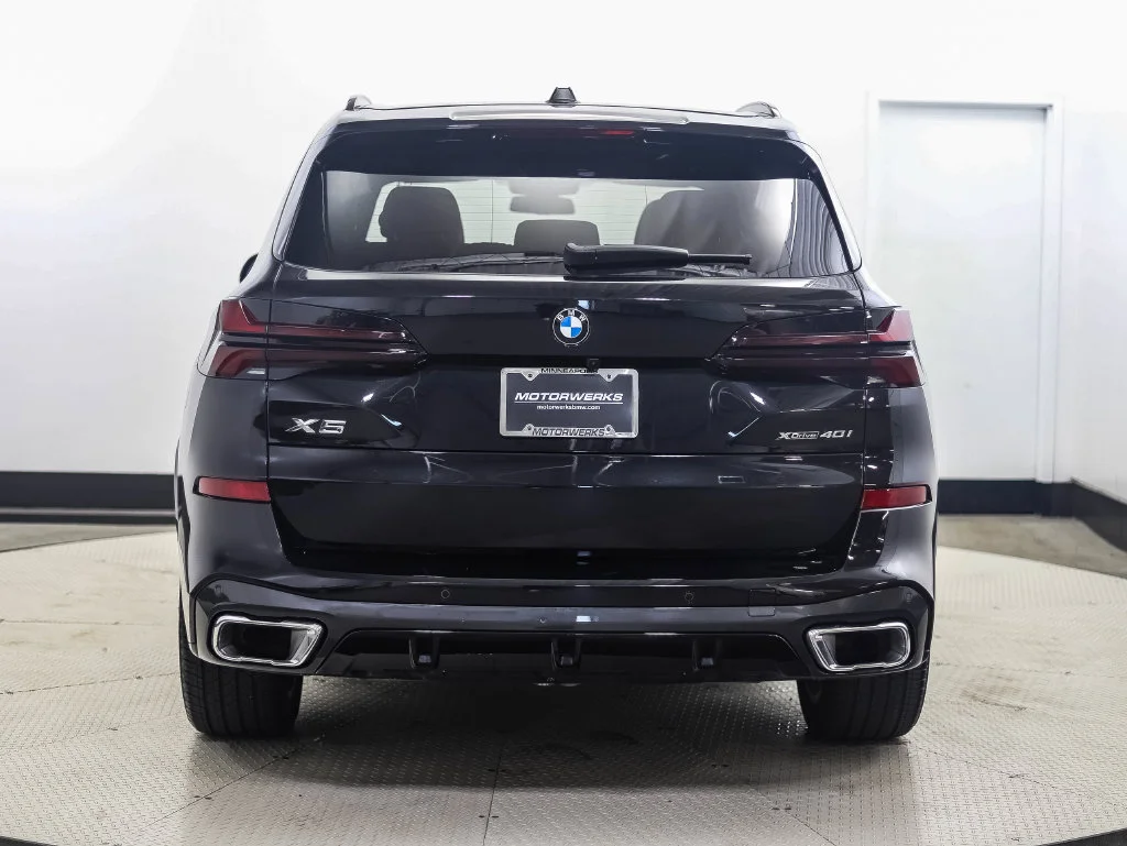 Certified Used 2026 Black Sapphire Metallic BMW xDrive40i image 4