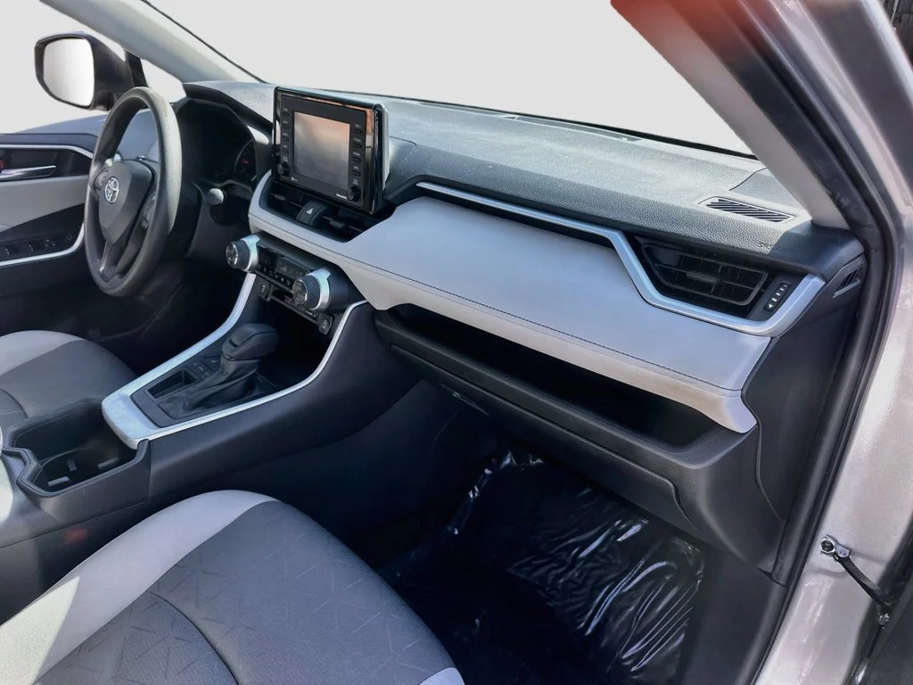 Used 2022 Silver Toyota XLE image 27