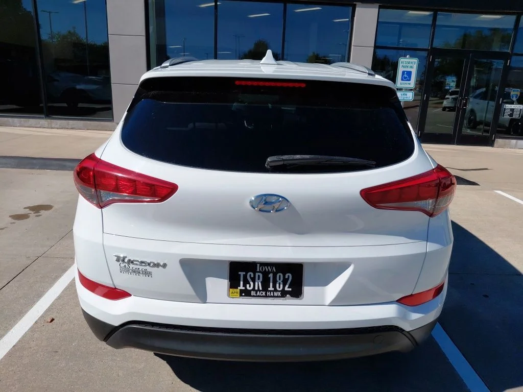 Certified Used 2018 White Hyundai SEL Plus image 5