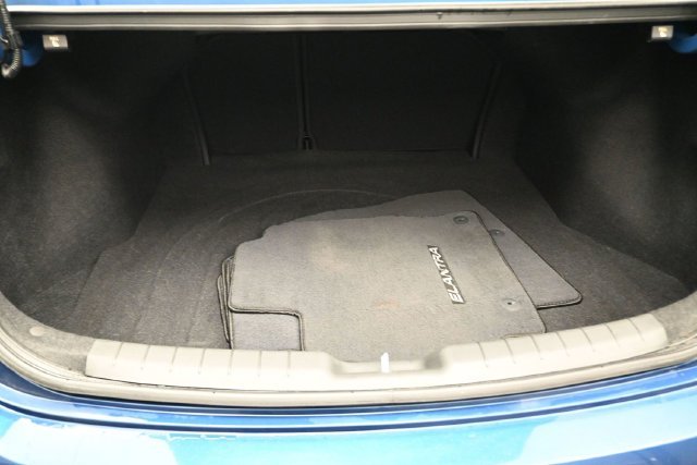 Used 2020 Blue Hyundai SE image 19