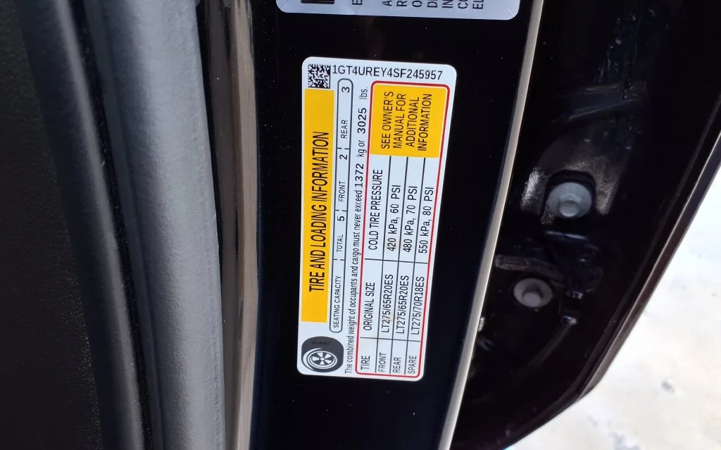 Used 2025 Black GMC Denali image 32