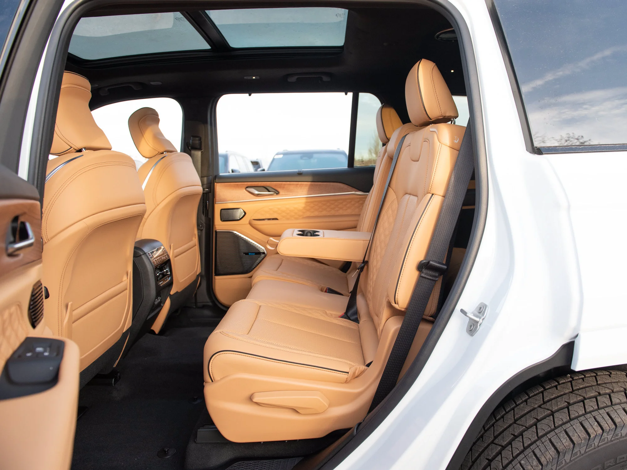 Used 2025 White Jeep Summit Reserve* image 21