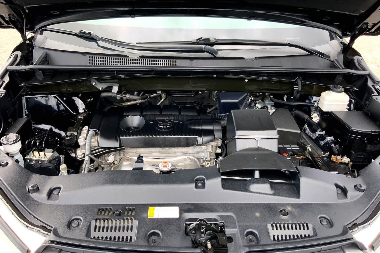Used 2019 Midnight Black Metallic Toyota LE image 31