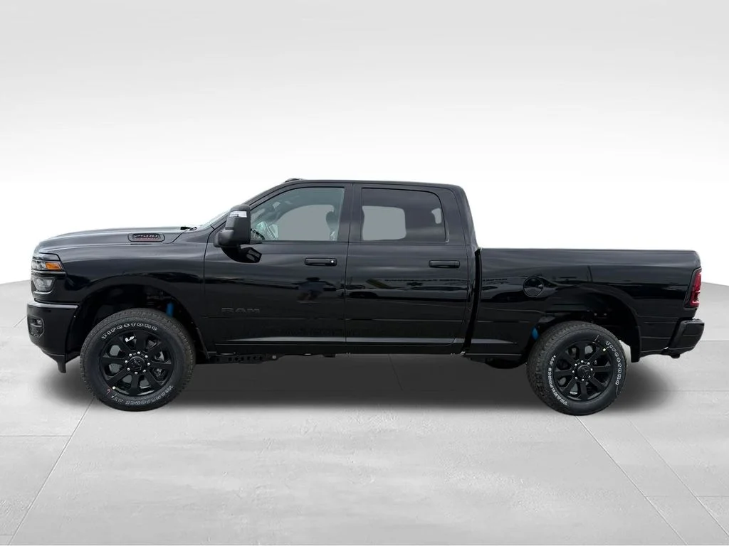 New 2026 Diamond Black Crystal Pearl-Coat Exterior Paint RAM Big Horn image 3