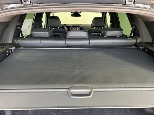 New 2026 Dravit Grey Metallic BMW sDrive40i image 37