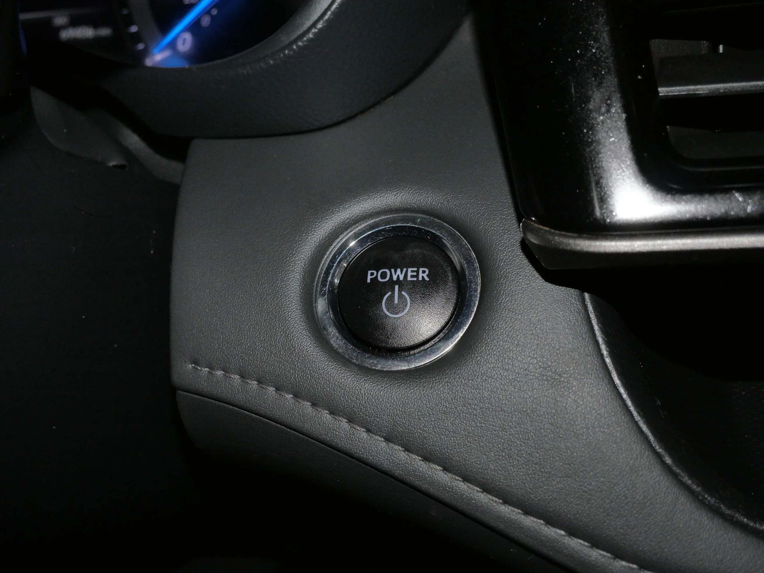 2023 Toyota Highlander LE - Photo 30