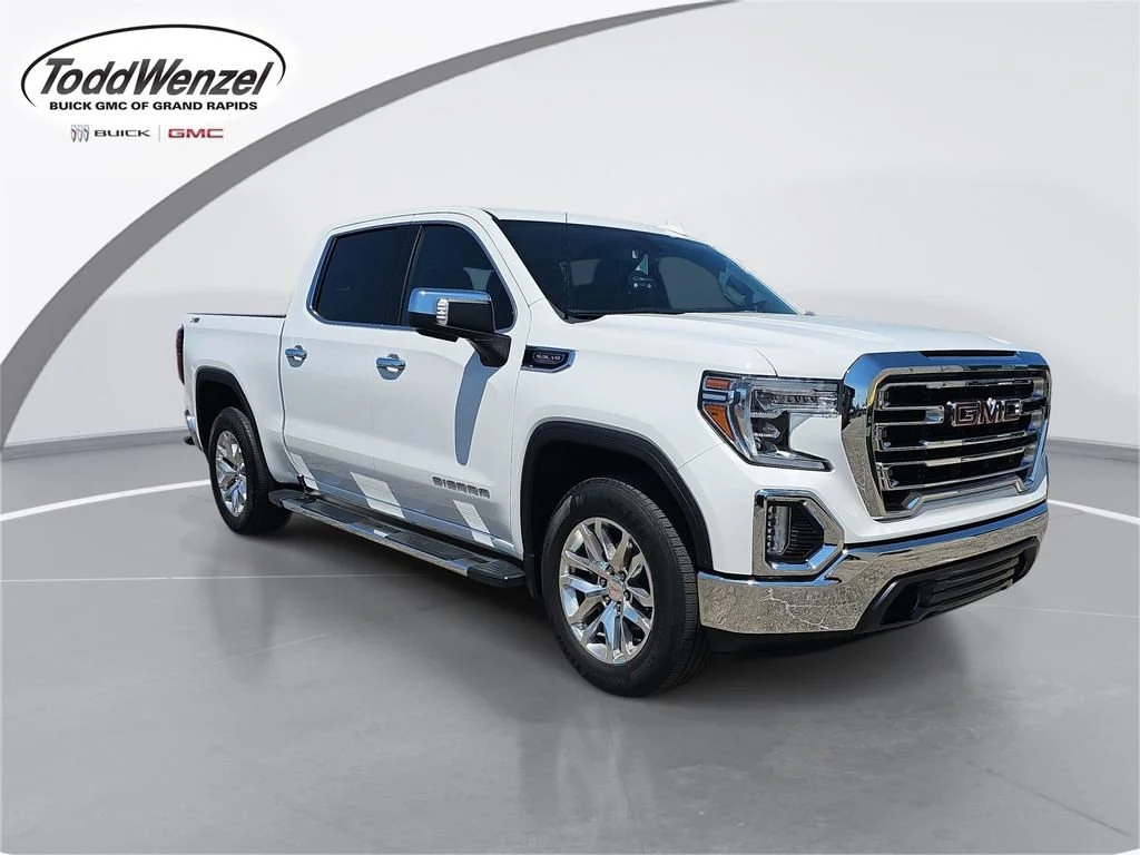 2022 GMC Sierra 4WD Crew Cab Short Box SLT's photo
