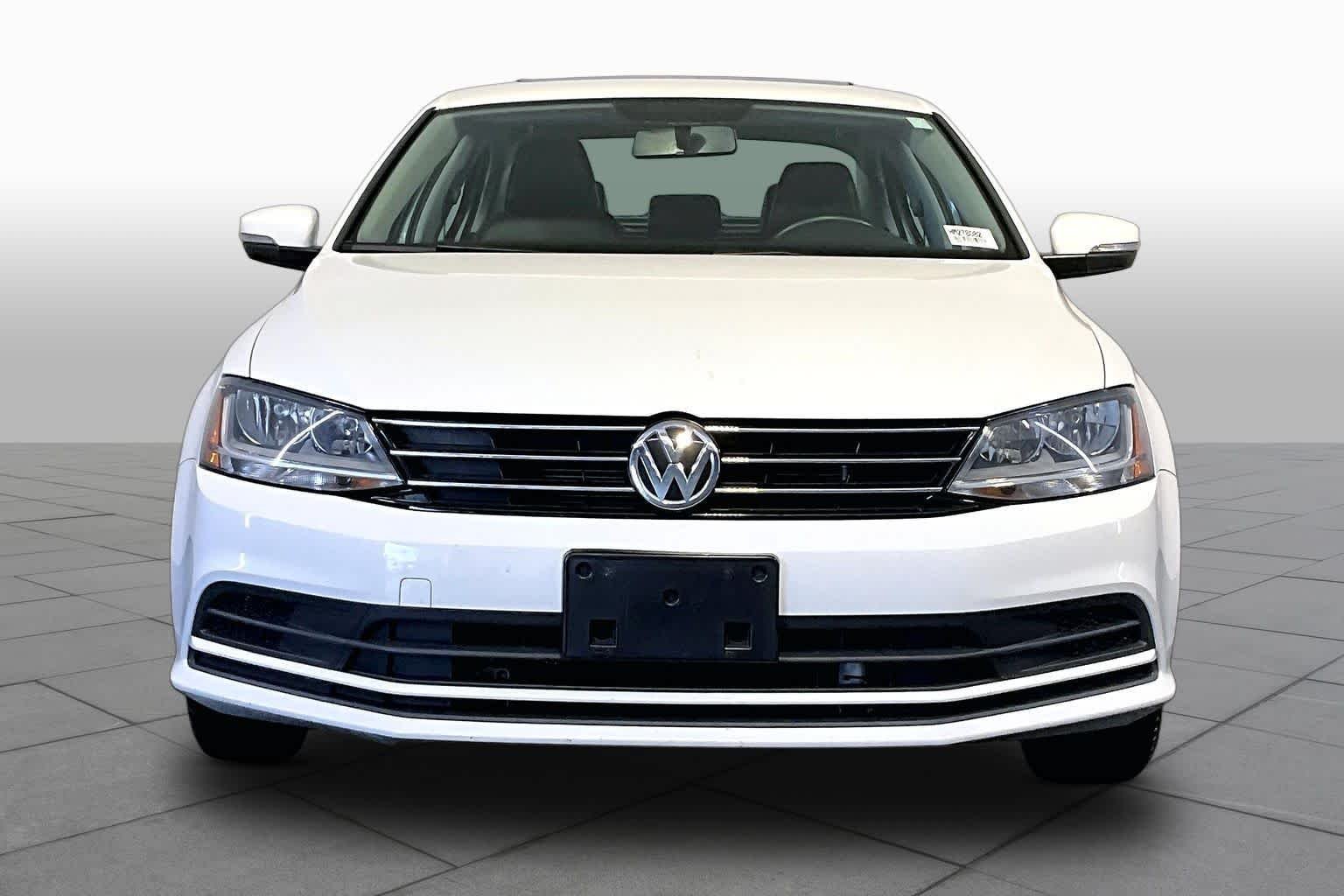 Used 2017 Pure White Volkswagen 1.4T SE image 4