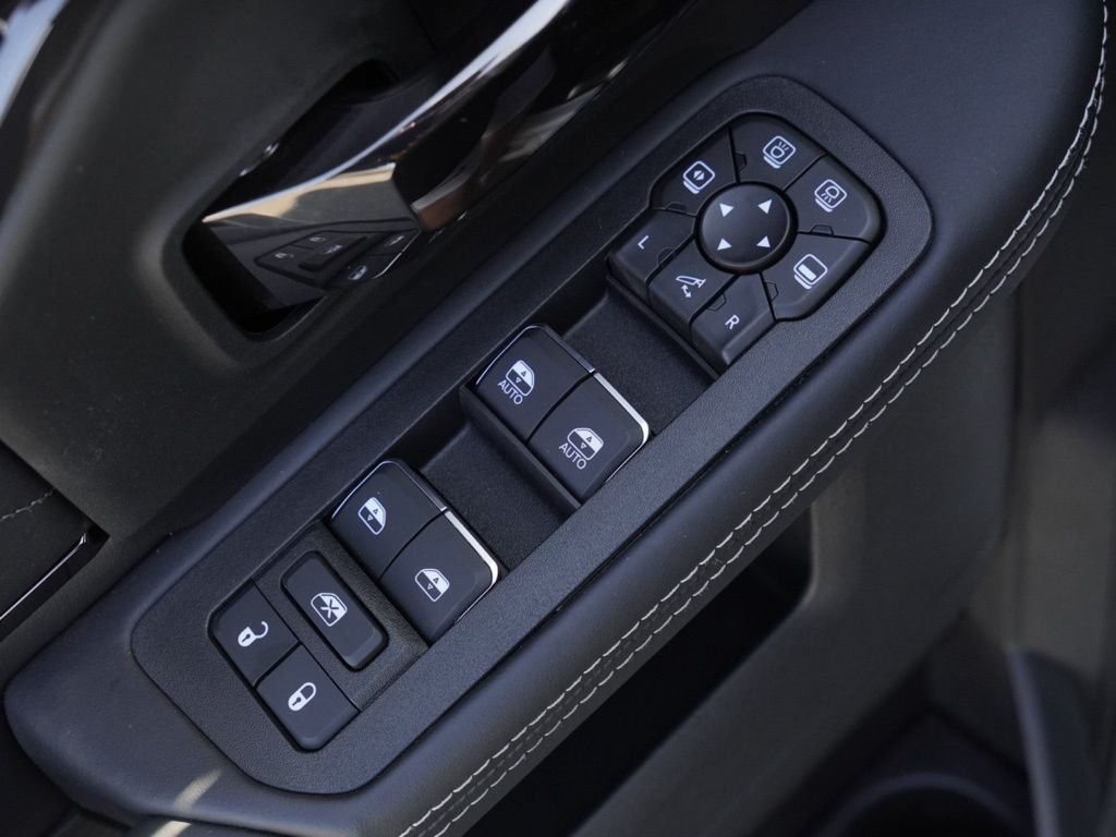 New 2026 Bright White Clear-Coat Exterior Paint RAM Limited image 12