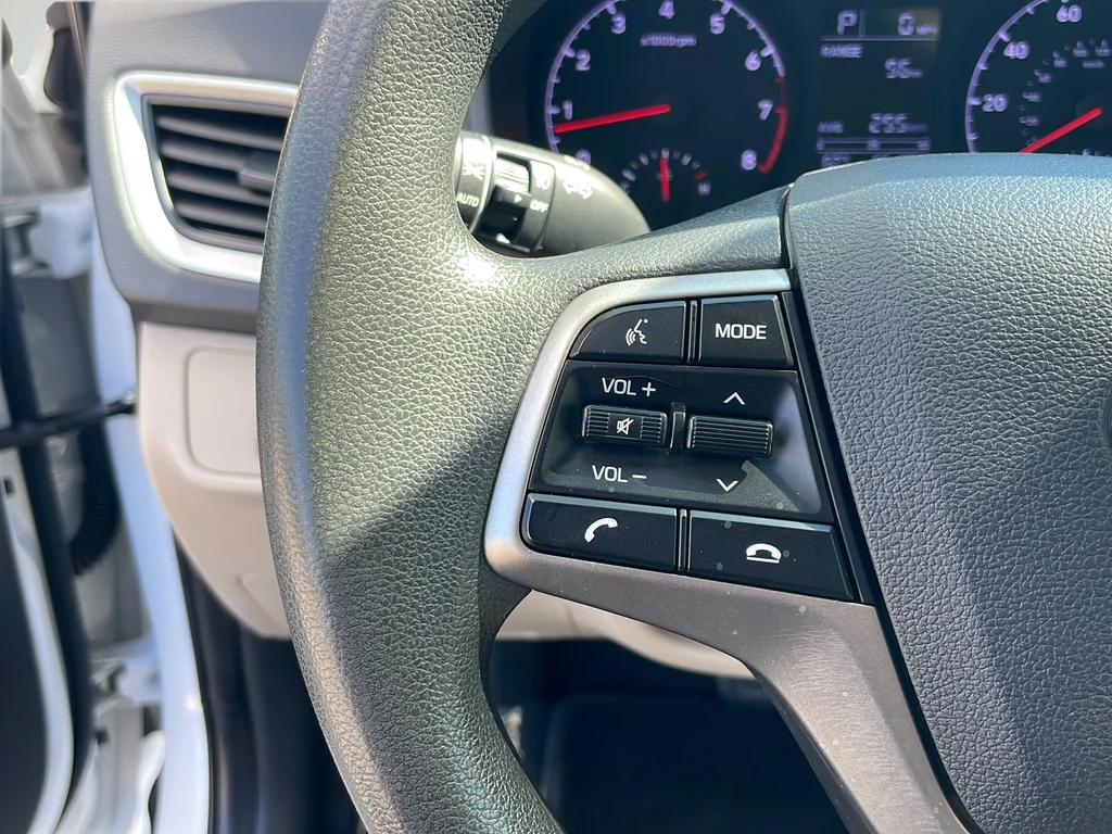 Used 2022 White Hyundai SEL image 15