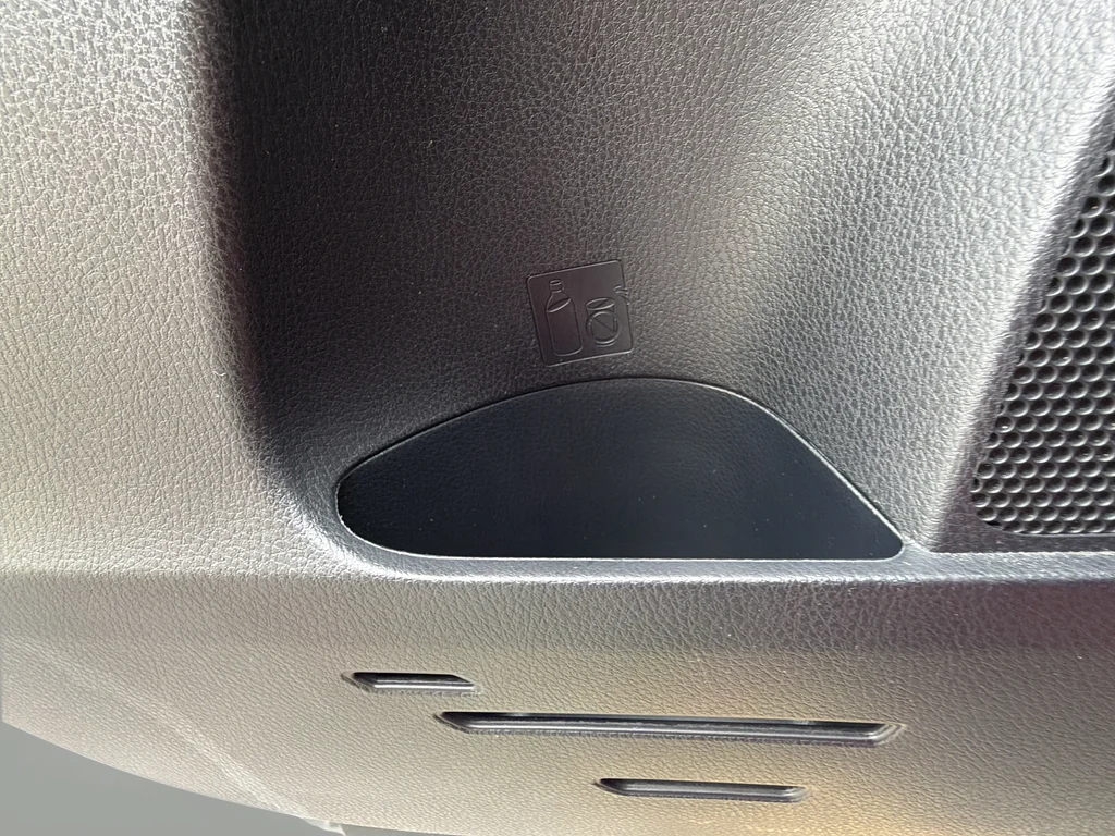 Used 2015 Red Toyota XLE image 30