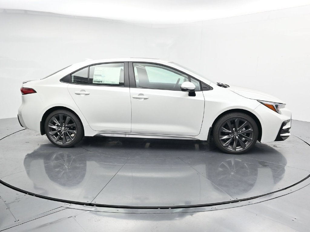 New 2026 Wind Chill Pearl <sup>1</sup> Toyota  XSE image 9