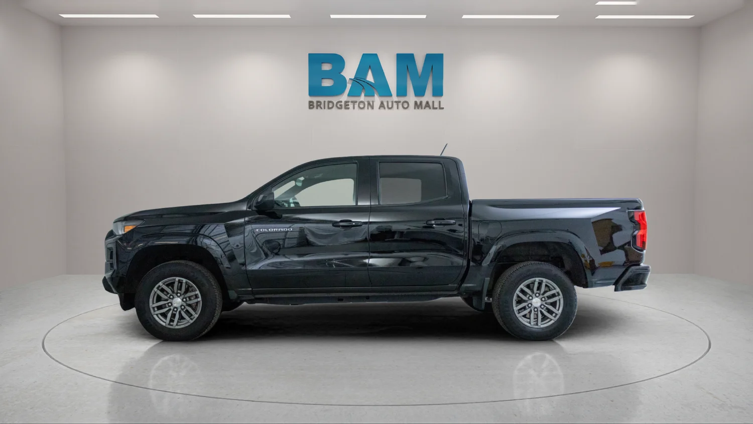 Used 2023 Black Chevrolet LT image 4
