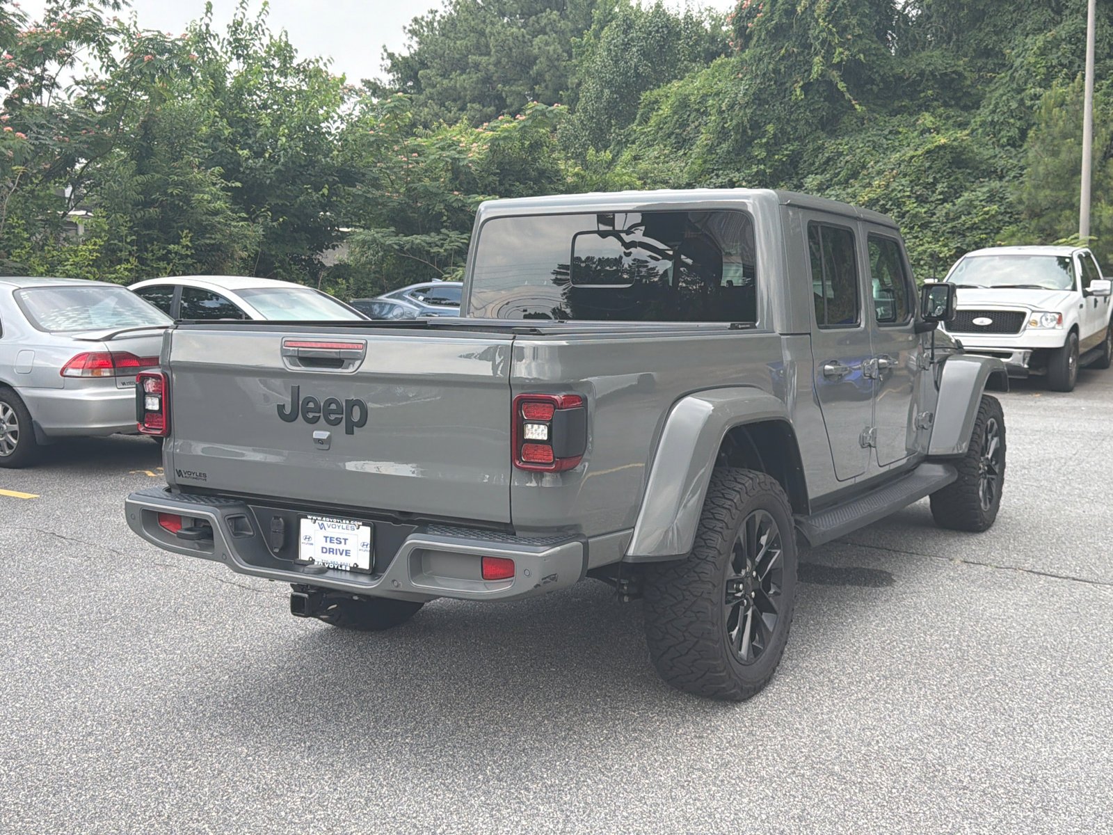 Used 2023 Sting-Gray Clearcoat Jeep High Altitude image 5