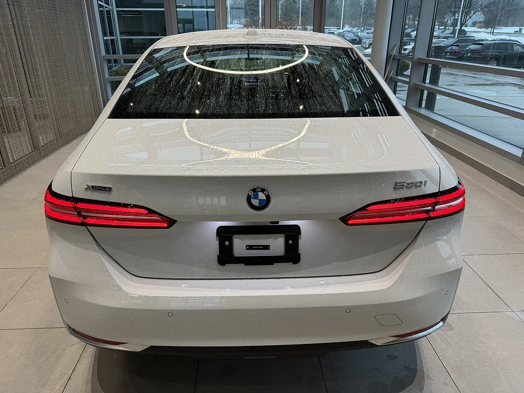 New 2026 Alpine White BMW xDrive image 5