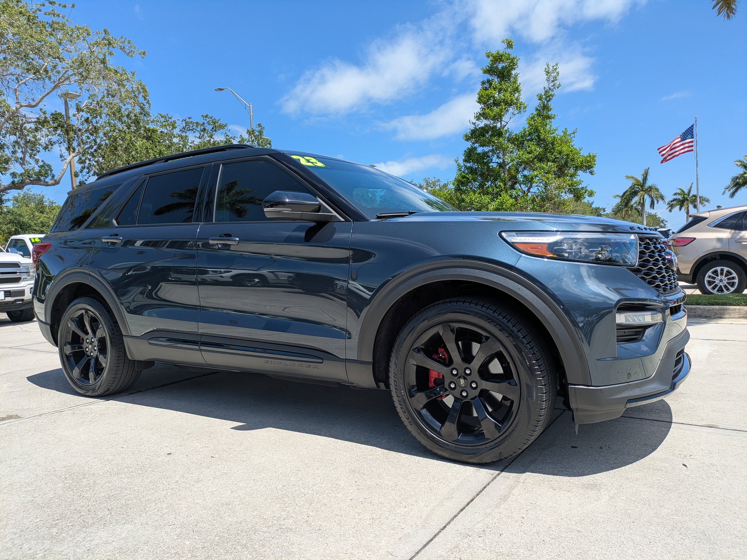 2023 Ford Explorer ST 4WD's photo