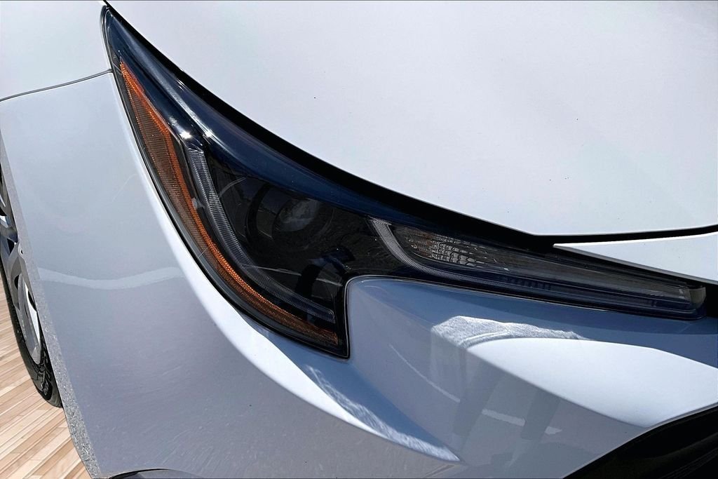 Used 2024 White Toyota LE image 27