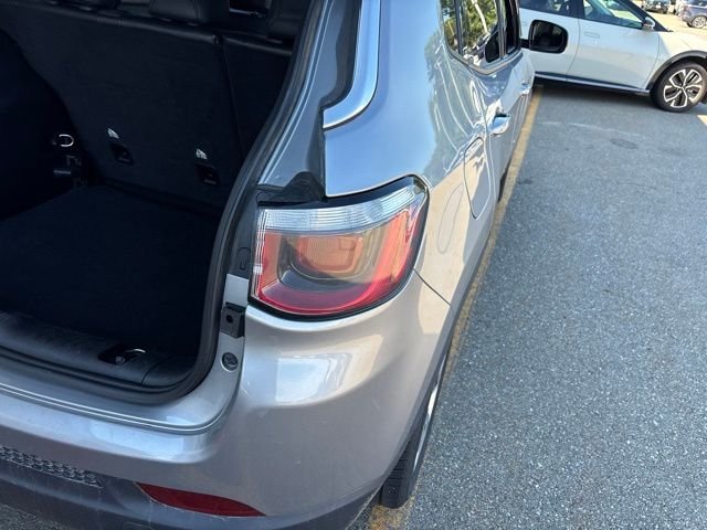 Used 2018 Silver Jeep Limited image 8