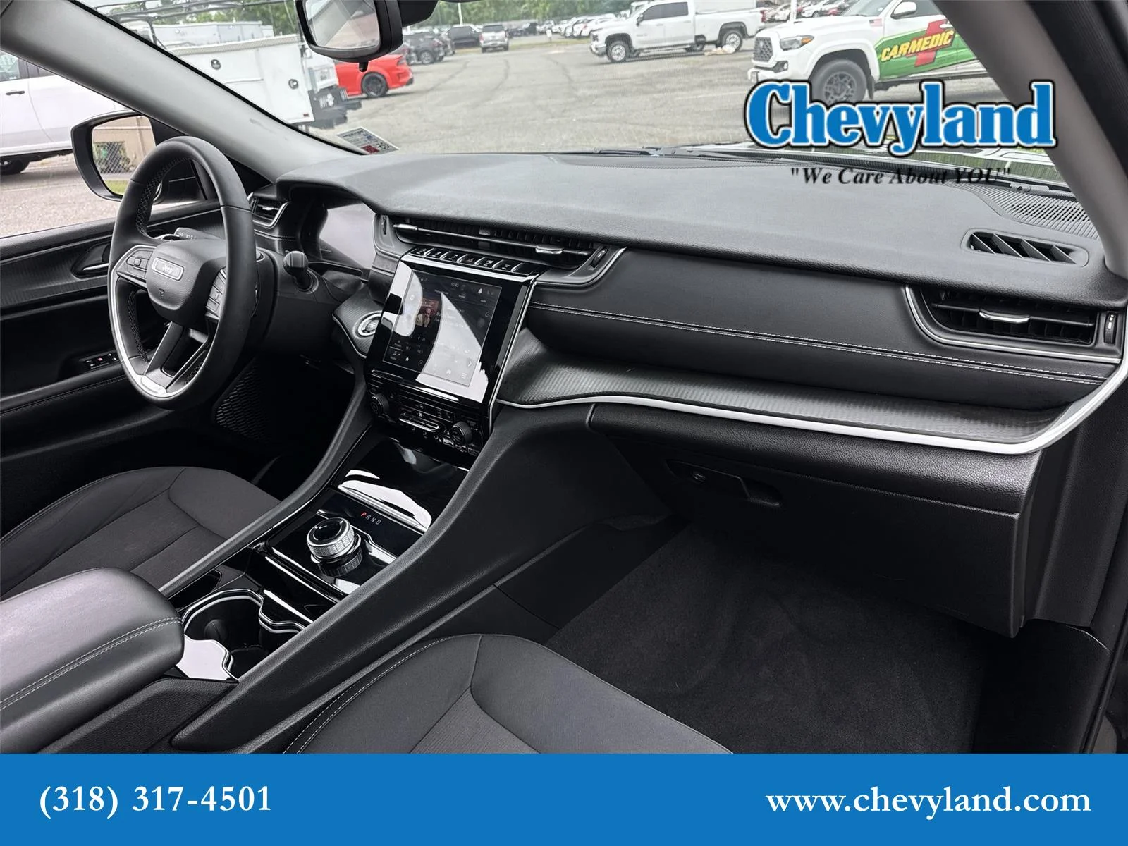 Used 2023 Diamond Black Crystal Pearlcoat Jeep Laredo image 28