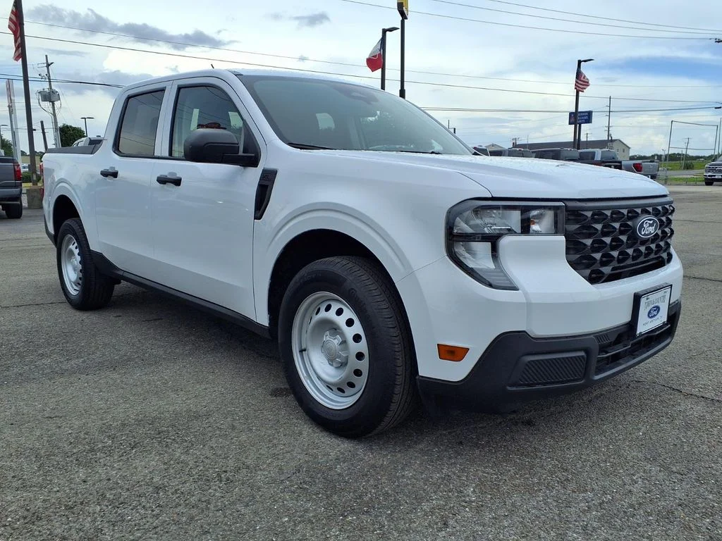 Used 2025 White Ford XL image 15