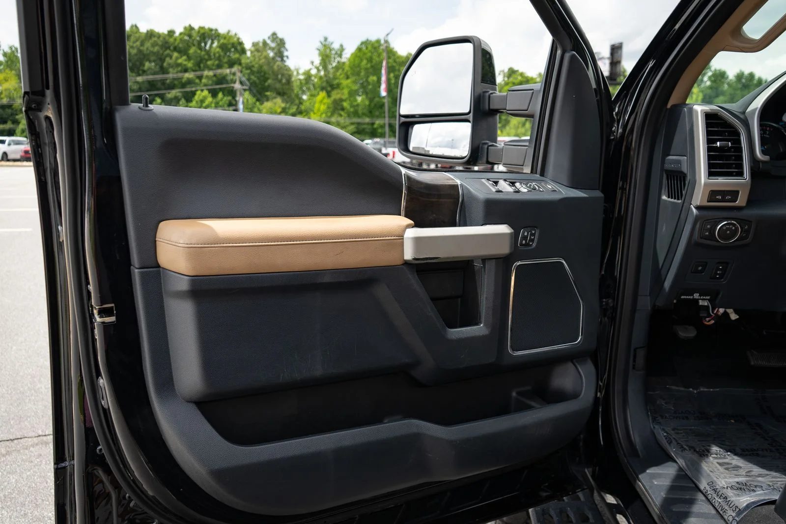 Used 2022 Black Metallic Ford Lariat image 16