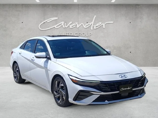 Used 2024 White Hyundai SEL image 2