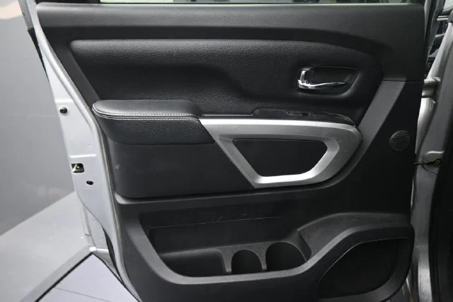 Used 2018 Silver Nissan PRO-4X image 18