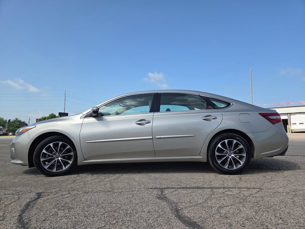Certified Used 2018 Creme Brulee Toyota XLE Premium image 23