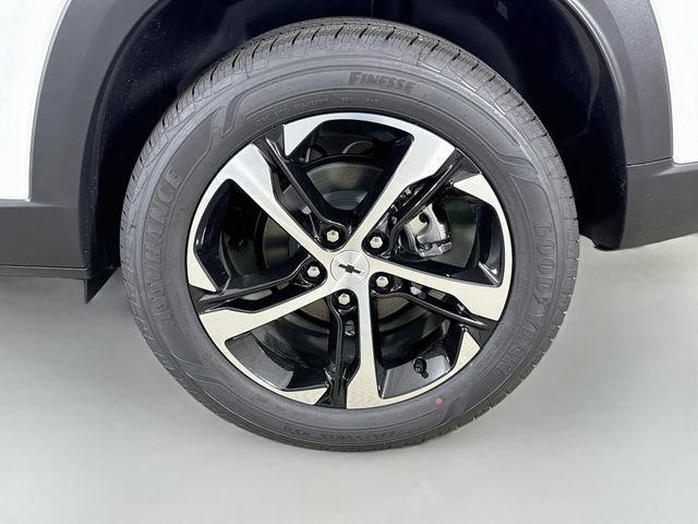 New 2026 Summit White Chevrolet 1RS image 31