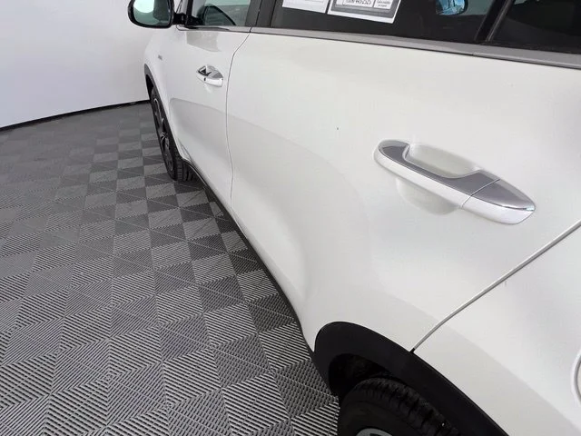 Used 2021 White Kia SX image 10