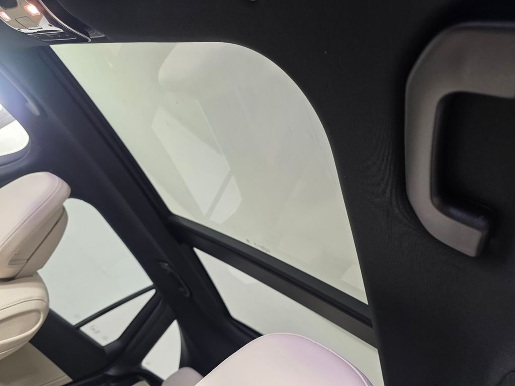 New 2027 Black Mercedes-Benz GLC 300 image 9