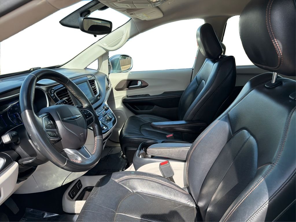 Used 2018 Billet Silver Metallic Clearcoat Chrysler Touring L image 10