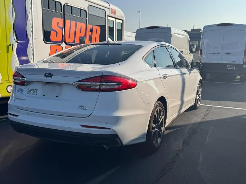 Used 2020 Oxford White Ford SEL image 3