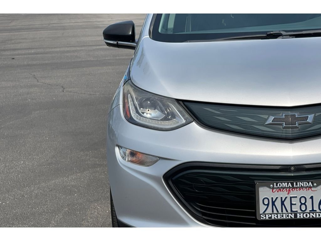 Used 2017 Silver Ice Metallic Chevrolet Premier image 41