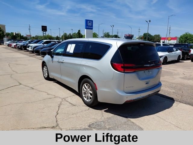Used 2024 Silver Chrysler Touring L image 7