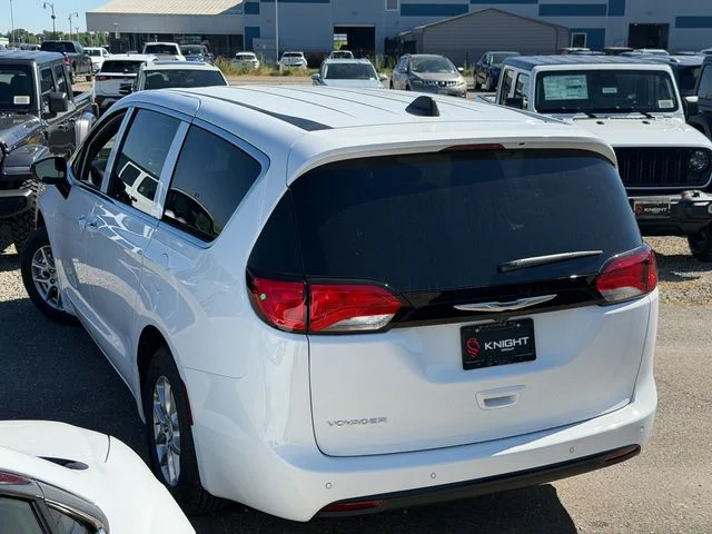 New 2026 Bright White Clear-Coat Exterior Paint Chrysler LX image 9