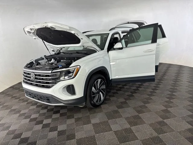 Used 2024  Volkswagen 2.0T SE w/Technology image 12