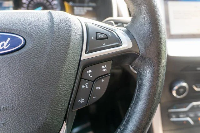 Used 2019 Gray Ford SEL image 26