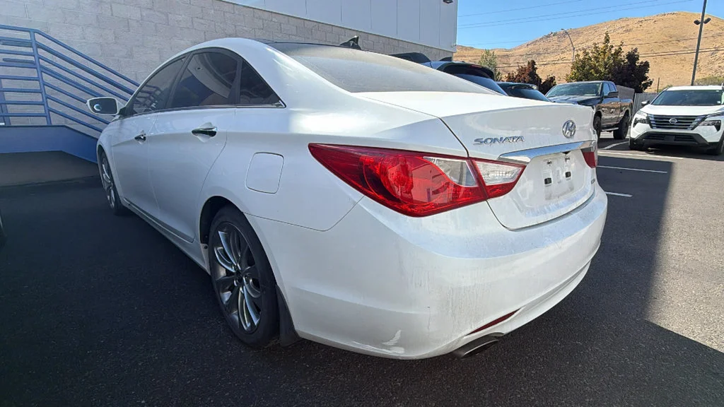 Used 2013 Shimmering White Hyundai Limited image 3
