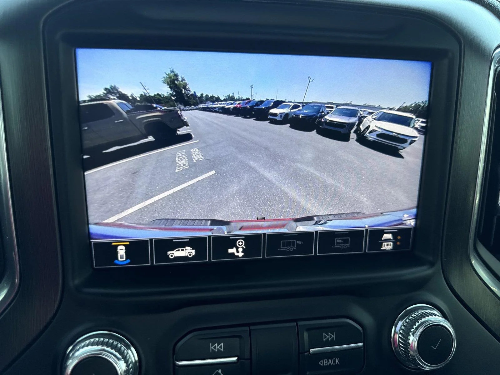 Used 2022 CAYENNE RED TINTCOAT GMC AT4 image 26