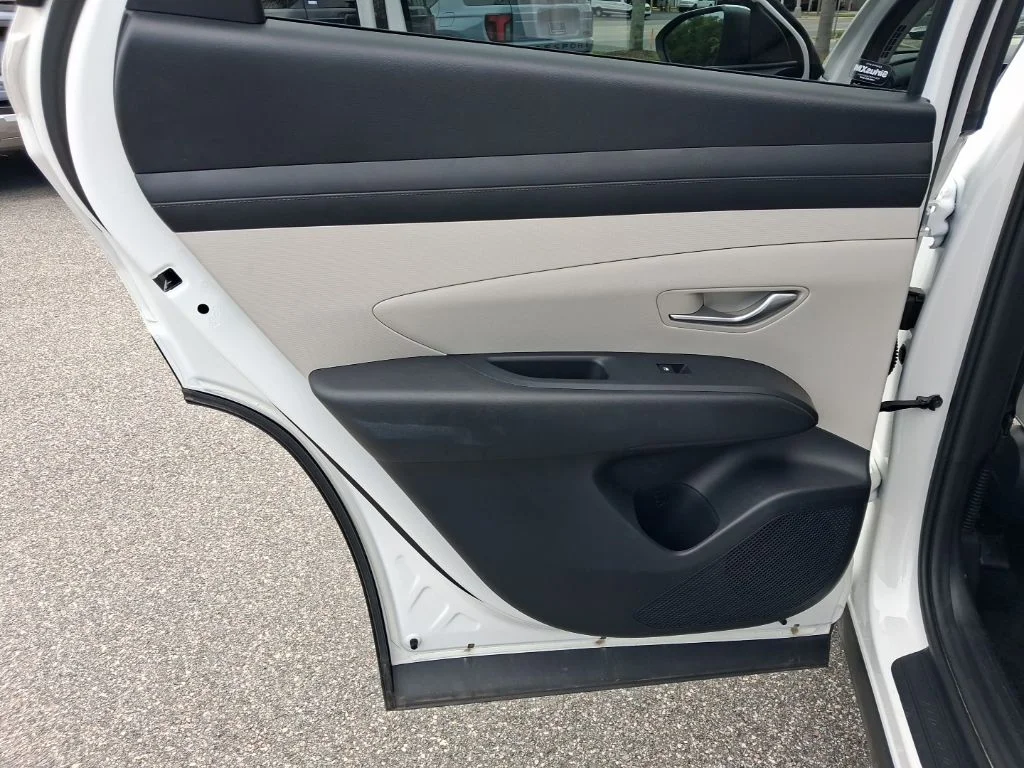 Used 2025 White Hyundai SEL image 23