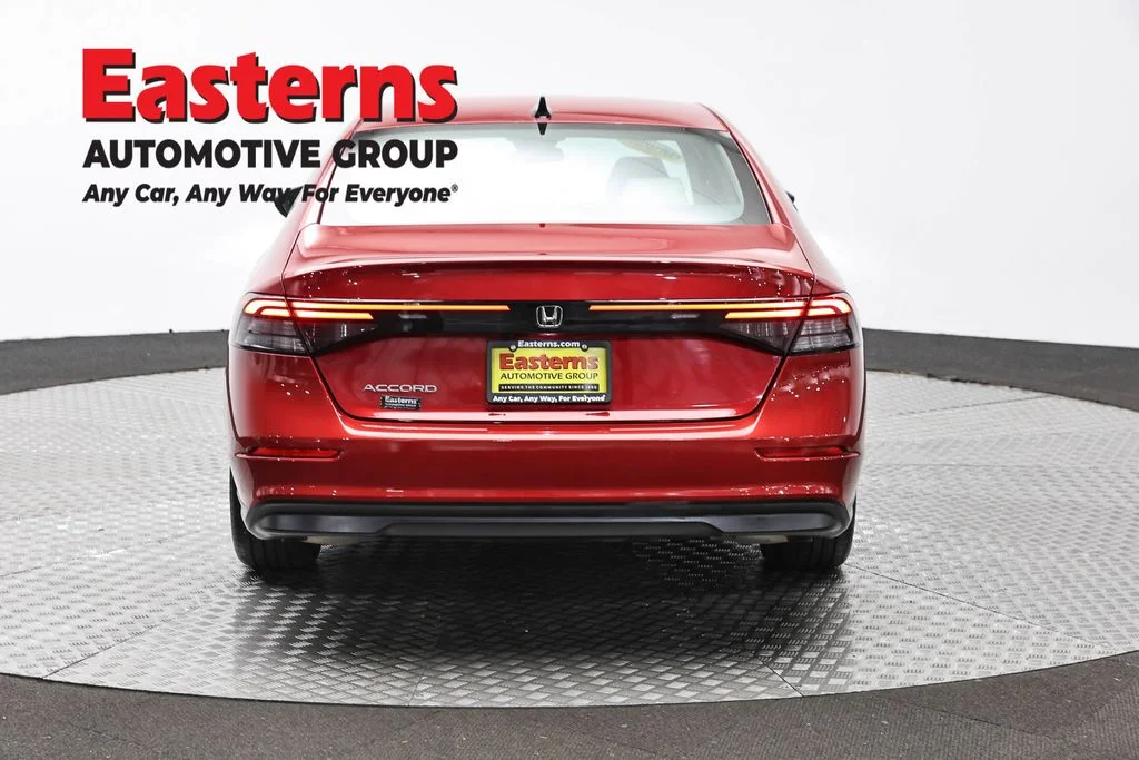 Used 2025 Red Honda SE image 6