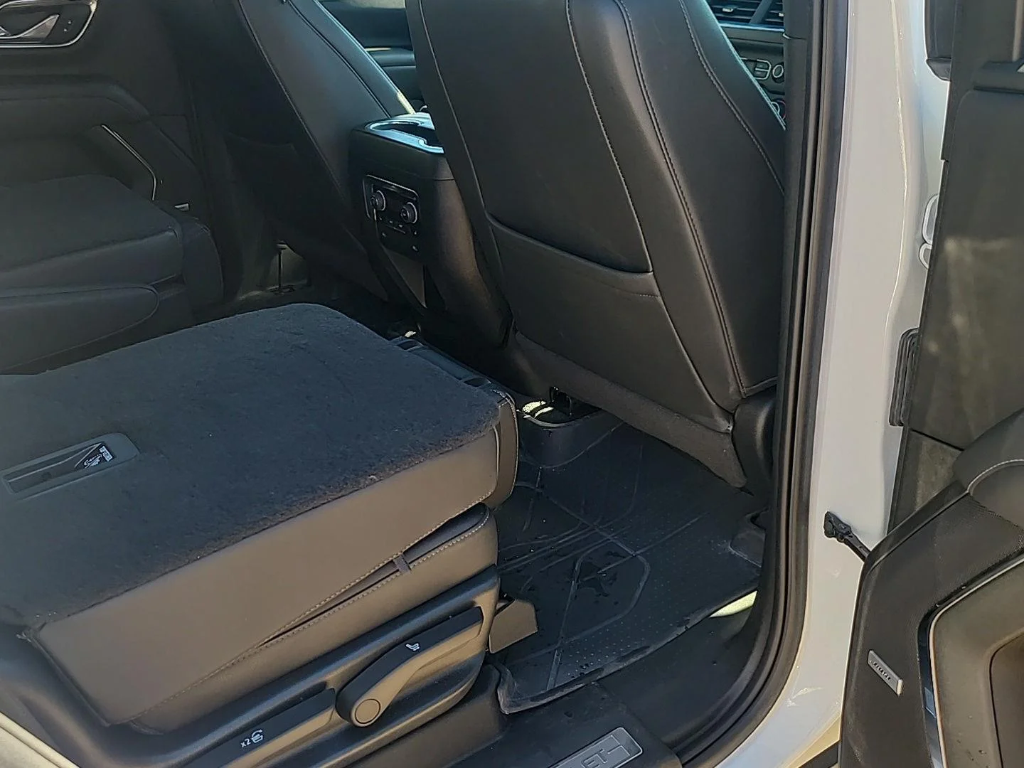 Used 2022 Summit White Chevrolet Z71 image 21