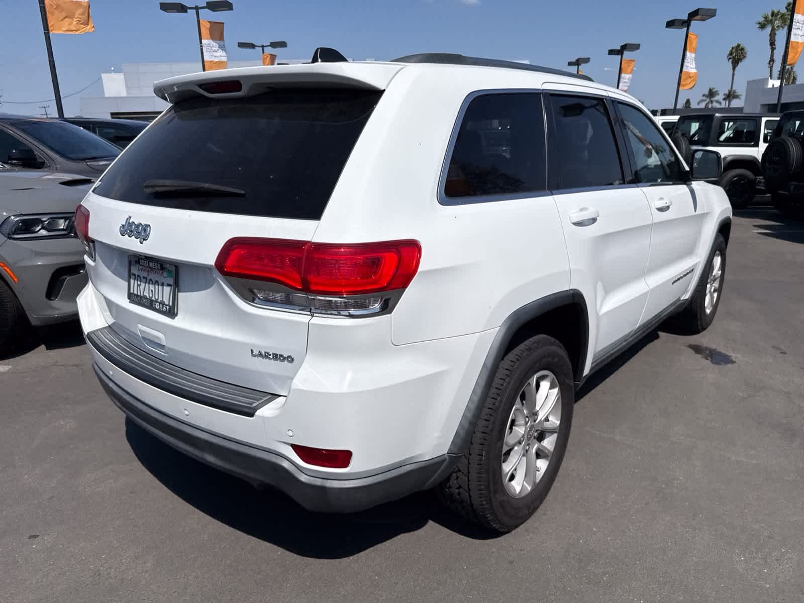 Used 2015 Bright White Clearcoat Jeep Laredo image 14