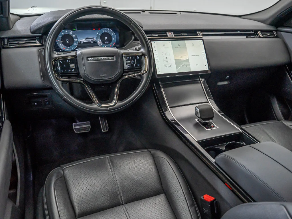 Used 2024 Santorini Black Metallic Land Rover Dynamic SE image 4