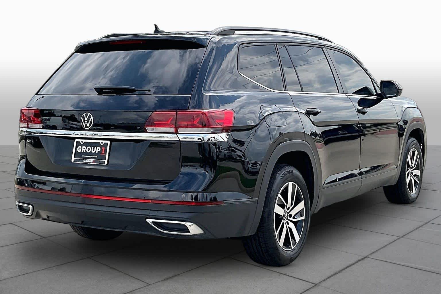 Used 2023 Deep Black Pearl Volkswagen 2.0T SE image 13